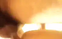 كبير الثدي فاتنة مع النظارات اللعب مع لعبتها.