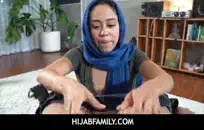 فتاة في سن المراهقة في الكعب العالي تحصل مارس الجنس.