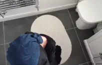 فاتنة الساخنة مع كبير الثدي يحصل على بعض لعق الوجه.