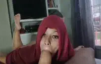 بوف مني مص قضيبه.