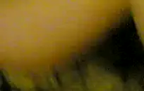 امرأة سمراء شقية تمتص والملاعين رجل وسيم.