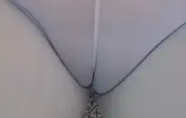 بالإصبع مؤخرتي على طاولة المطبخ.