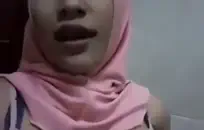 فتاة شقية في سن المراهقة وكبار السن المتأنق.