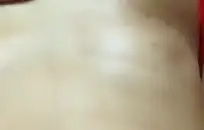 فتاة مراهقة تستمني في المنزل لأصدقائها.