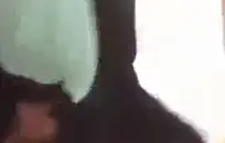 مص هذا الديك مثل عاهرة.