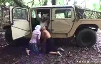 مصه في السيارة. أريد بعض القضيب.