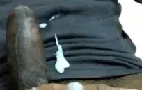 في سن المراهقة الهواة إصبع نفسها بينما كان زوجها ينتظر في السيارة.