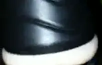 في سن المراهقة الساخنة تمتص حمولة ضخمة على الشاطئ.