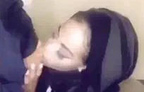 عاهرة يعطي handjob جيد إلى شخص غريب.