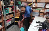 مثير أحمر الشعر في سن المراهقة يحصل لها ضيق كس محشوة الديك ضخمة.