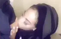 فتاة سميكة مع الحمار الكبير والثدي. لا يمكنها الانتظار للعب مع كسها