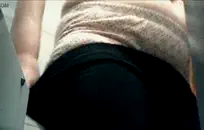 صبي منفرد يستمني لأول مرة.