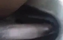 فتاة مثيرة مع كبير الثدي في البيكيني.