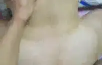 شاعر المليون في فم صغيرتي جبهة تحرير مورو الإسلامية ، وقالت انها تحب ذلك.