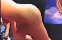 كومينغ أثناء مشاهدة pornhub على الحلمه الكبيرة لاتينا.