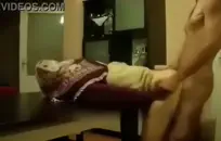 زوج أفلام زوجته يحصل قصفت من قبل صديق.