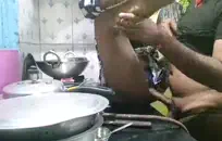 الرجل الأسود مثير الهزات لك.