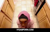 ضيق أبيض في سن المراهقة يأخذ بي بي سي في بوسها.