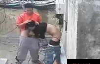 الأخت تحب أن تجعلني أقذف على سريرها.