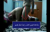 مص ديك أبي بينما يضاجعها أخوه.