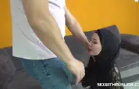 غنيمة بيضاء كبيرة كذاب لها الحمار الدهون على ديك.