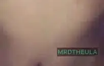 غنيمة سوداء كبيرة وجمل أسود.