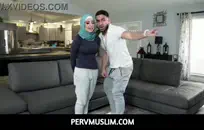 سخيف هذا أحمر الشعر الجميل بينما زوجتي في الغرفة الأخرى.