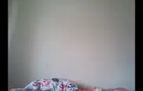 يلعب امرأة سمراء في سن المراهقة مع اللعب الجنسية والنافورات.