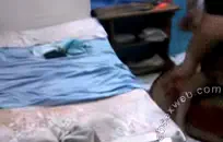 لطيف فتاة في الملابس الداخلية السوداء ركوب دسار لها.