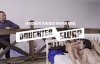 زوجة قرنية cums في بعل بينما أنا في العمل.