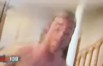 مقيد ومكمم في ثونغ وردي.