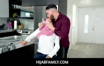 بالكاد فتاة تبلغ من العمر 18 عاما يستمني على كاميرا ويب.