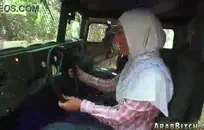 Bigtitted جبهة تحرير مورو الإسلامية جوليا مع كبير الثدي والحمار الكبيرة.