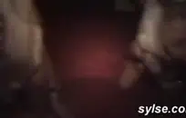 صبي في سن المراهقة مع قضيب ضخم ونائب الرئيس في جميع أنحاء نفسه.