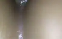 فاتنة قرنية مع حلمات مثقوبة هو مقرن جدا