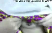 زوجة وصديق في الحمام.