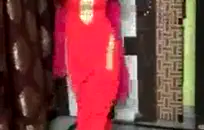 رائع سمراء جبهة تحرير مورو الإسلامية في الحمام العادة السرية على كام.