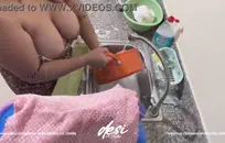 مفلس جبهة مورو يعطي titjob لشاب على الثلاثي.