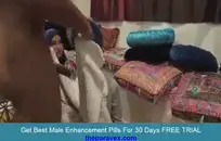 يمارس الجنس مع زميلتي في الغرفة أثناء نومه.