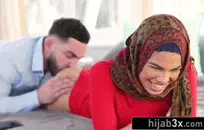 حر اليدين شاعر المليون في السيارة مع دسار.