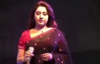 كبير الحلمه في سن المراهقة يأخذ الديك ضخمة ويحصل على نائب الرئيس في الفم.