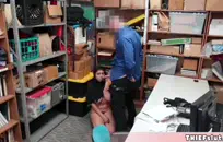 بالإصبع مؤخرتي الكبيرة لزوجي.