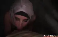 مص قضيب في الحمام وابتلاع مني مني.