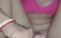 الحمار شقراء فاتنة مارس الجنس على الأريكة.