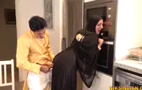 الديك والكرات السميكة في البيكيني.