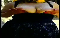 لطيف الآسيوية في سن المراهقة في بيكيني على كاميرا ويب.