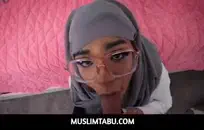 أنا أستمني بألعابي من أجلك يا أبي.