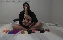 مفلس سمراء في سن المراهقة فاتنة اللعب مع اللعب.