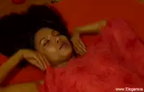 لطيف في سن المراهقة مع هيئة جميلة يحصل مارس الجنس من الخلف من قبل عشيق الديك.