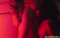 صبي في سن المراهقة يظهر قبالة صاحب الديك و cums.